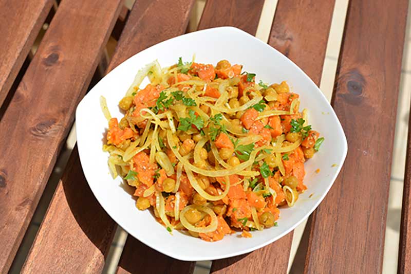 Süßkartoffel-Salat mit Kichererbsen